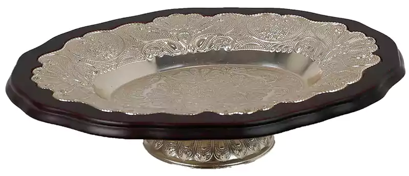 Large classic wooden oval fruit platter with a modern shape and distinctive engravings - brown and silver