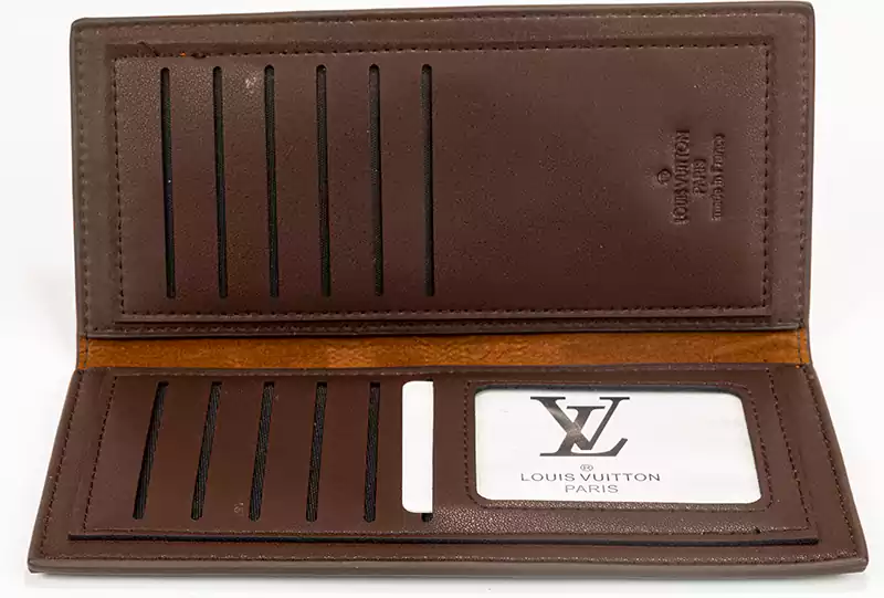 محفظة  باسبور رجالي جلد من لويس فيتون ، تصميم  كلاسيك، سمك رفيع، بني  LV-8