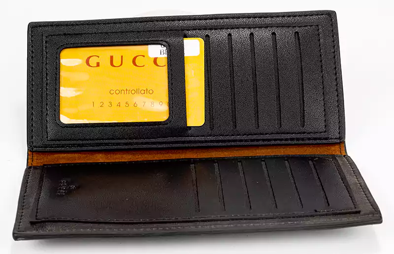 محفظة باسبور رجالي جلد من جوتشي ، تصميم كلاسيك، أسود GU-22