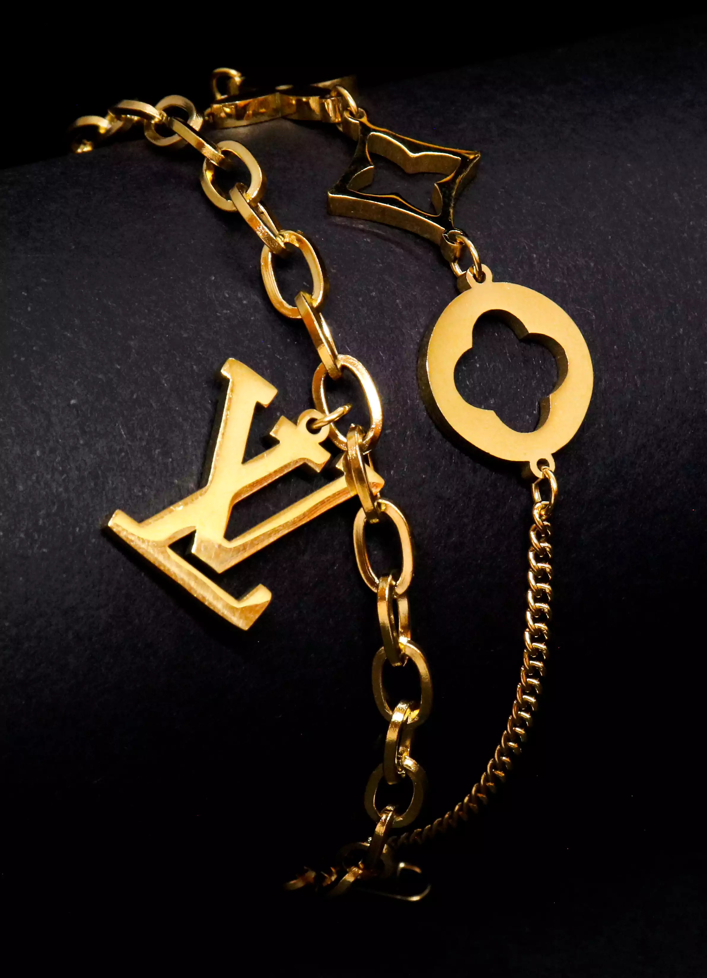 طقم مجوهرات ذهبي بتصميم لويس فيتون، مكون من أنسيال وسلسة للنساء والبنات، LV2