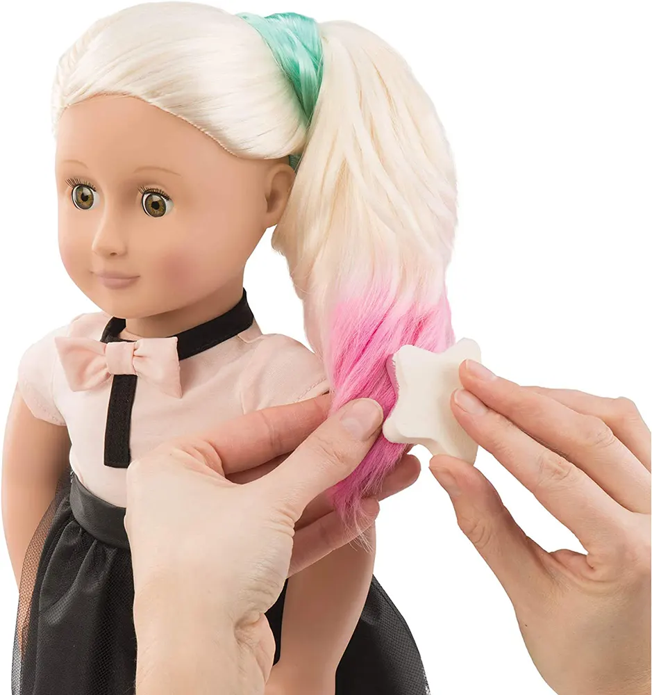 لعبة عروسة أميا، مع ألوان طباشير للشعر