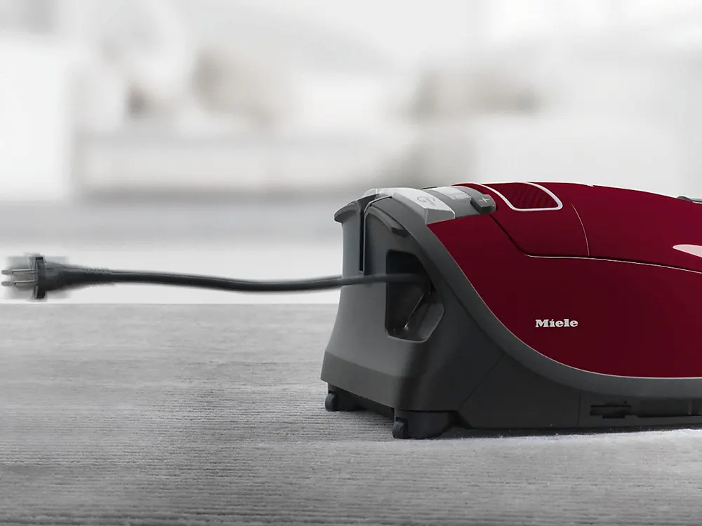 Miele Vacuum Cleaner, 2000 Watt, 3D Dustbag, Red, SGDA C3
