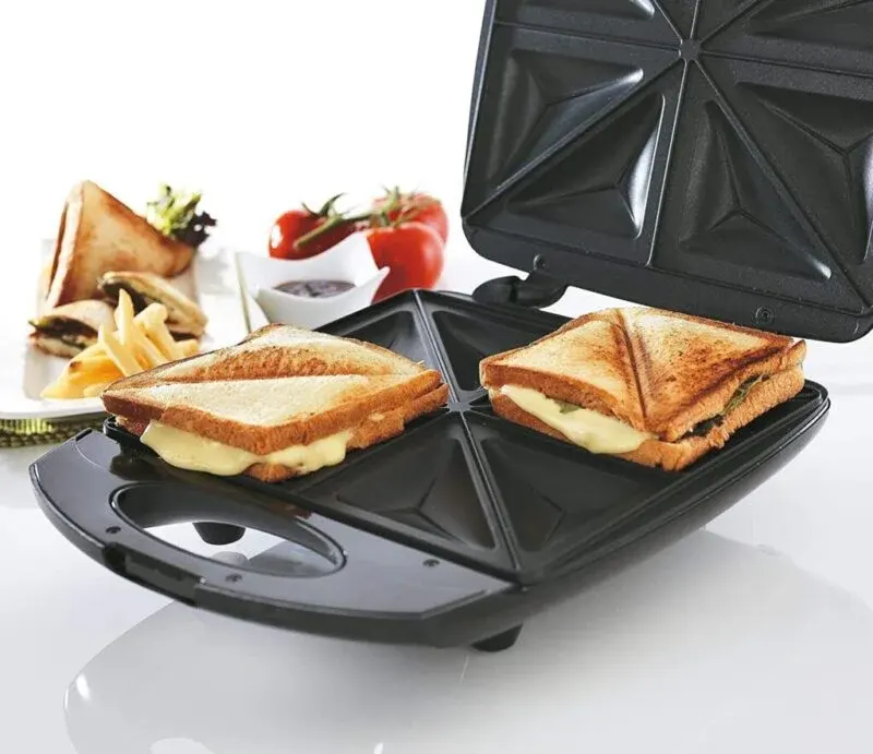 Black & Decker Sandwich Maker, 4 Slices, 1400 Watt, Black, TS4080