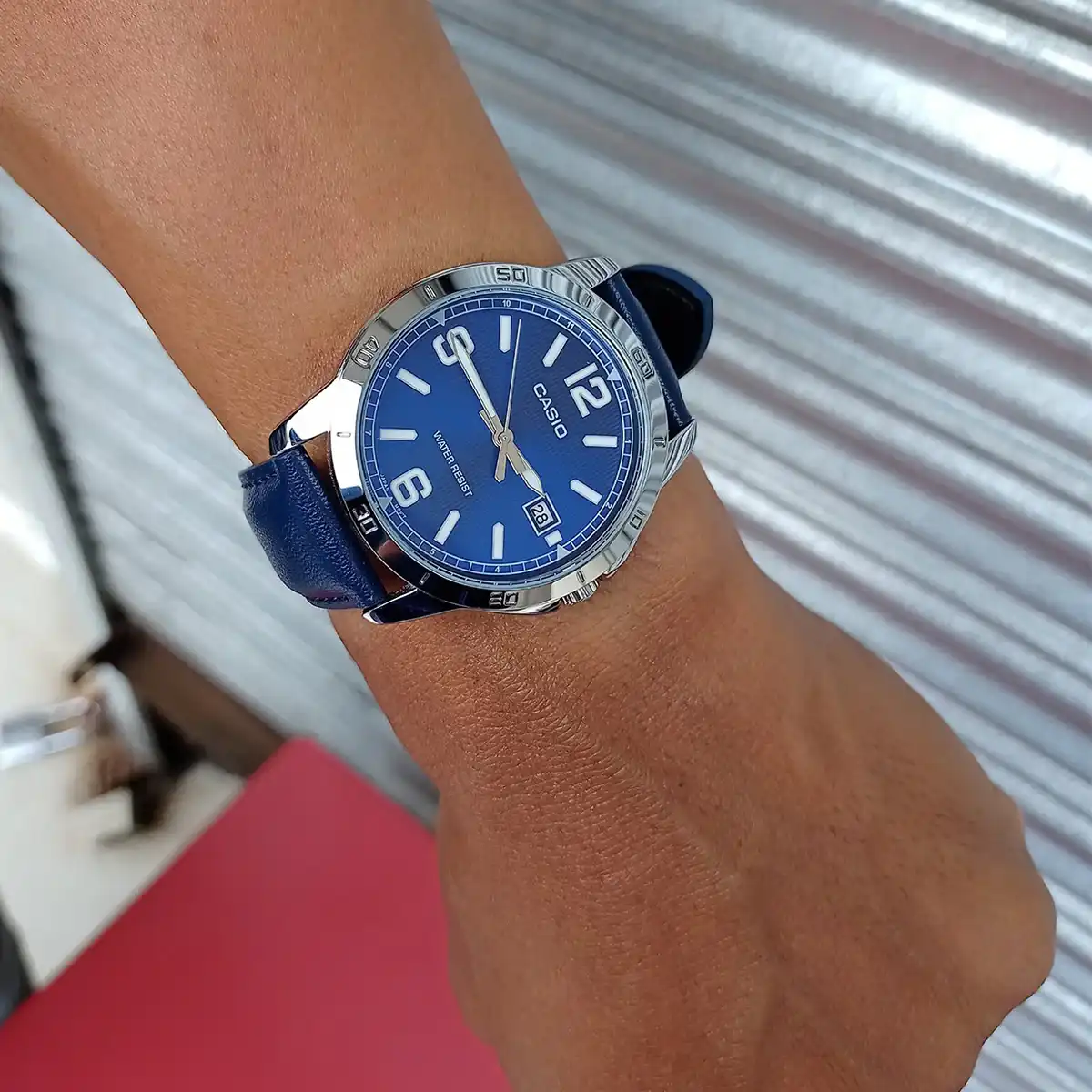 ساعة يد كاسيو للرجال ، عقارب ، سوار جلد ، أزرق MTP-V004L-2BUDF