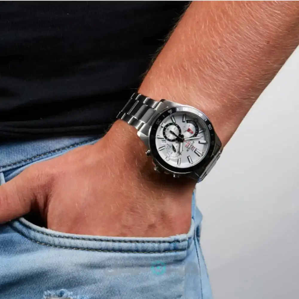 Casio Edifice Men's Round Stainless steel Strap Analog Wrist Watch, Silver , EFV-550D-7AVUDF