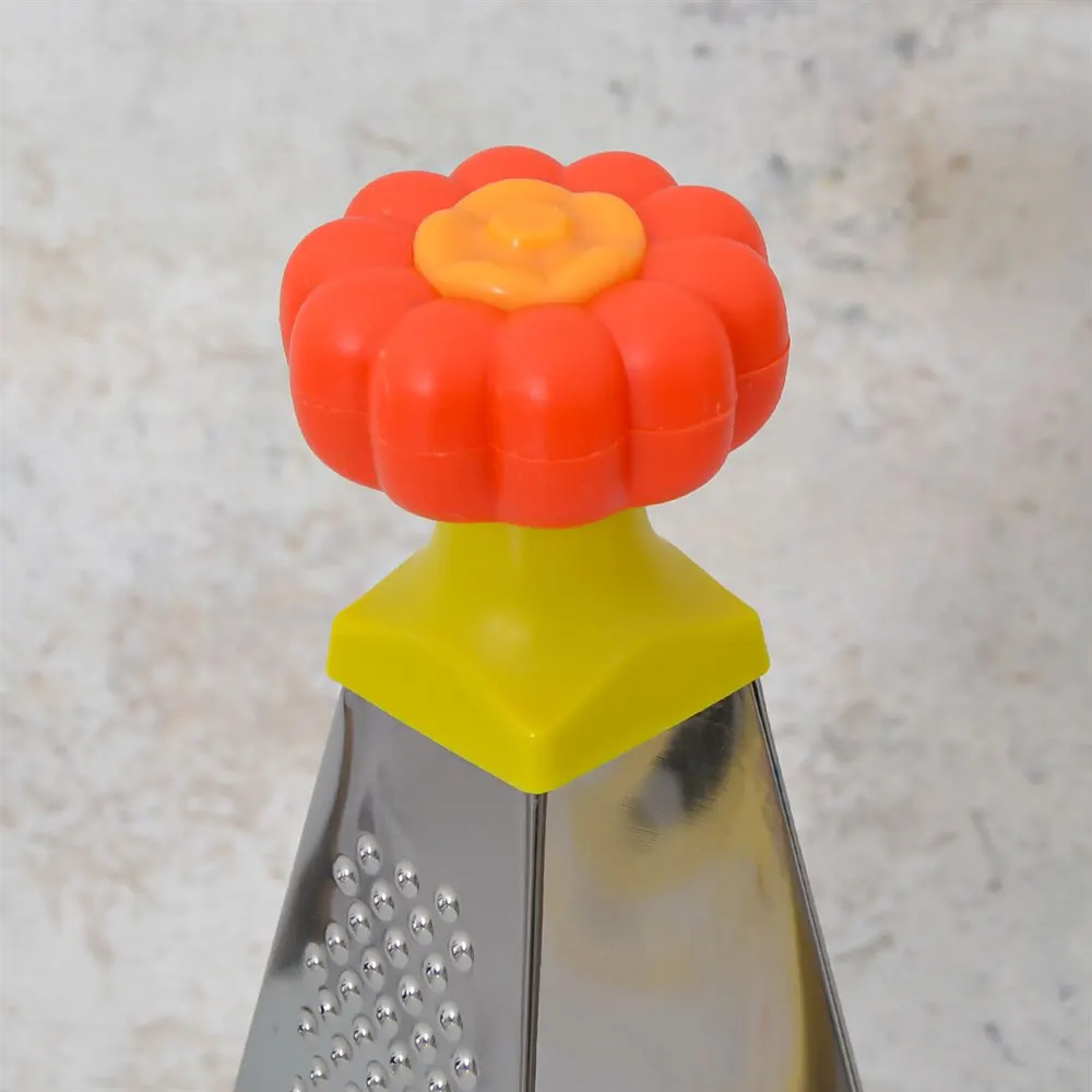 Stainless pyramid grater with plastic base