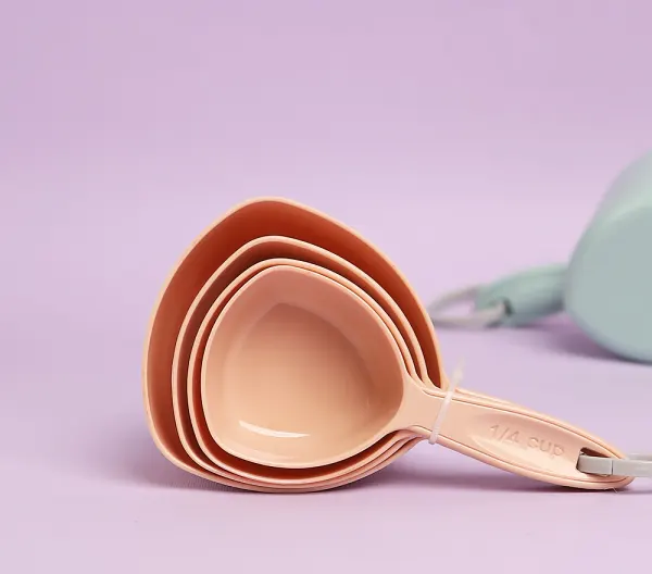 مجموعة اكواب  معيارية من البلاستيك،4 قطع،ألوان متعددة