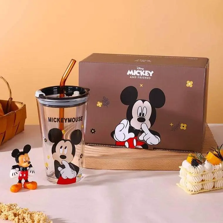 Pyrex Disney mug with lid and straw