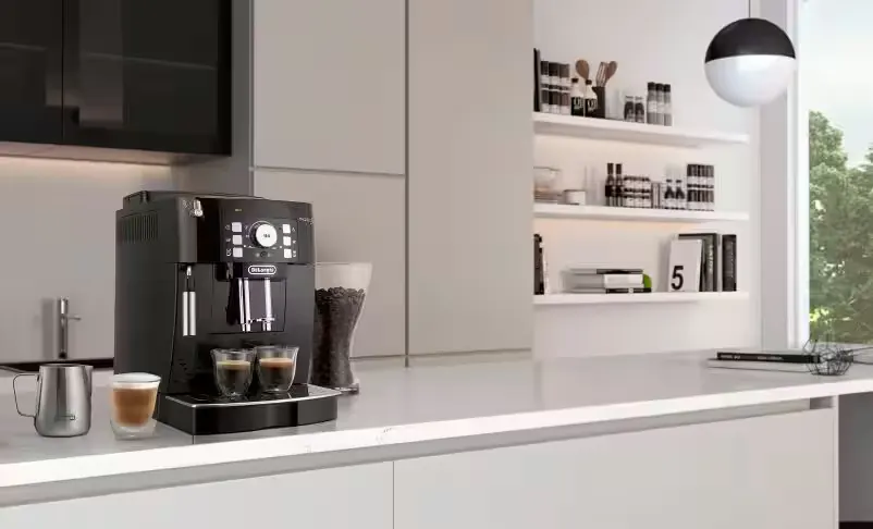 ماكينة تحضير قهوة الإسبريسو ديلونجي روماني، 1450  وات، أسود، ECAM21.117.B (بضمان راية)