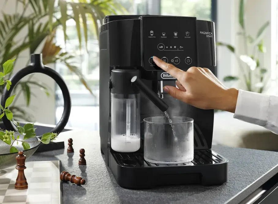 ماكينة تحضير قهوة الإسبريسو ديلونجي روماني، 1450 وات، أسود، ECAM223.61.GB (بضمان راية)