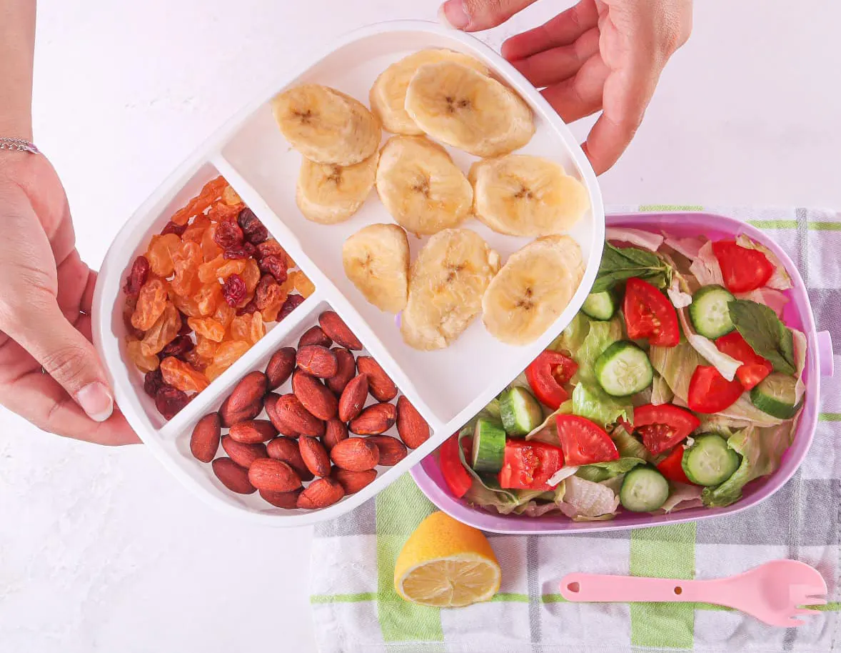 Primo Sena Divided Lunch Box with Spoon, Assorted Colors