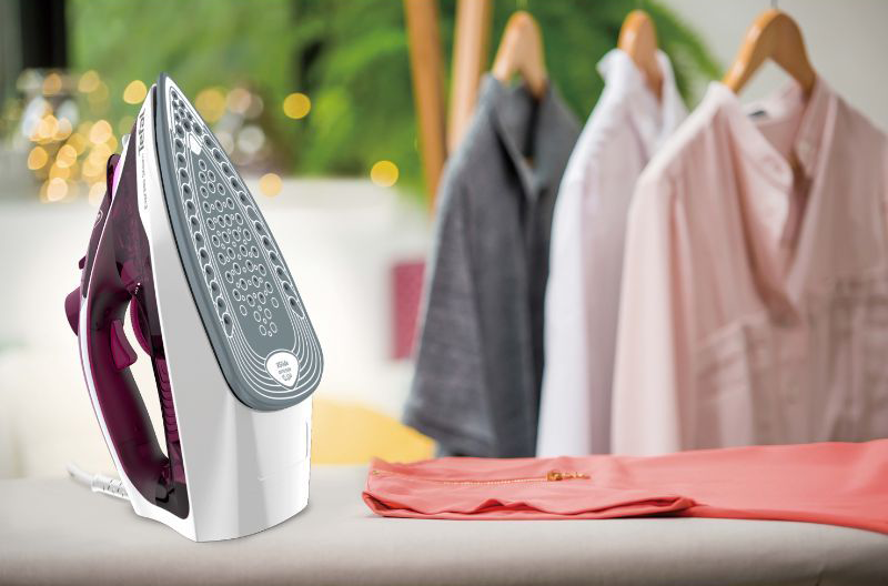 Tefal Express Steam Iron , 2400W , 270 ml , Ceramic Soleplate , Purple , FV2844E2