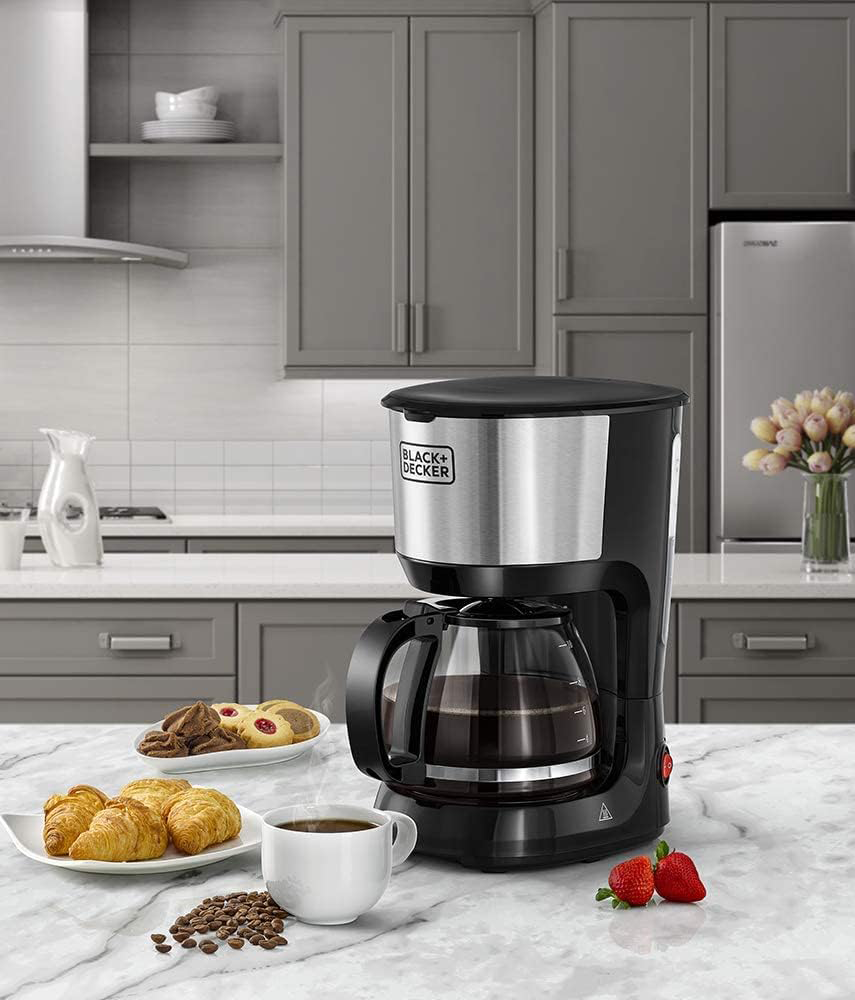 ماكينة صنع القهوة بلاك اند ديكر ، 750 وات ، كاس زجاجي 1.25 لتر ، 10 فنجان ، أسود ، DCM750S ، ( بضمان انسيا )