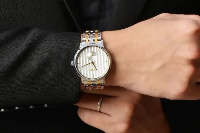 ساعة سيتيزن للرجال، ميناء بيضاء، عقارب دائرية، سوار ستانلس ستيل فضي*ذهبي، ساعة يد تناظرية، فضي*ذهبي، BE9174-55A