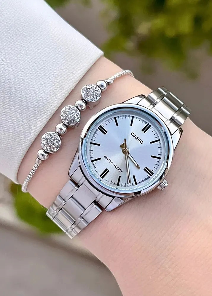 Casio Women's Watch, Silver Dial, Round Hands, Silver Stainless Steel Band, Analog Wrist Watch, Silver, Ltp-V005D-7A