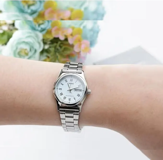 ساعة كاسيو للنساء، مينا ابيض ، عقارب دائرية ، سوار ستانلس ستيل فضي ، ساعة يد تناظرية ، فضي، LTP-V006D-7BUDF