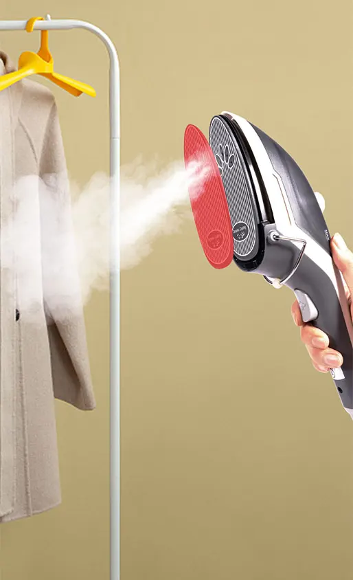 مكواة ملابس بخار محمولة دي اس بي، 1000 وات ، قاعدة سيراميك، اسود* أبيض، KD1095