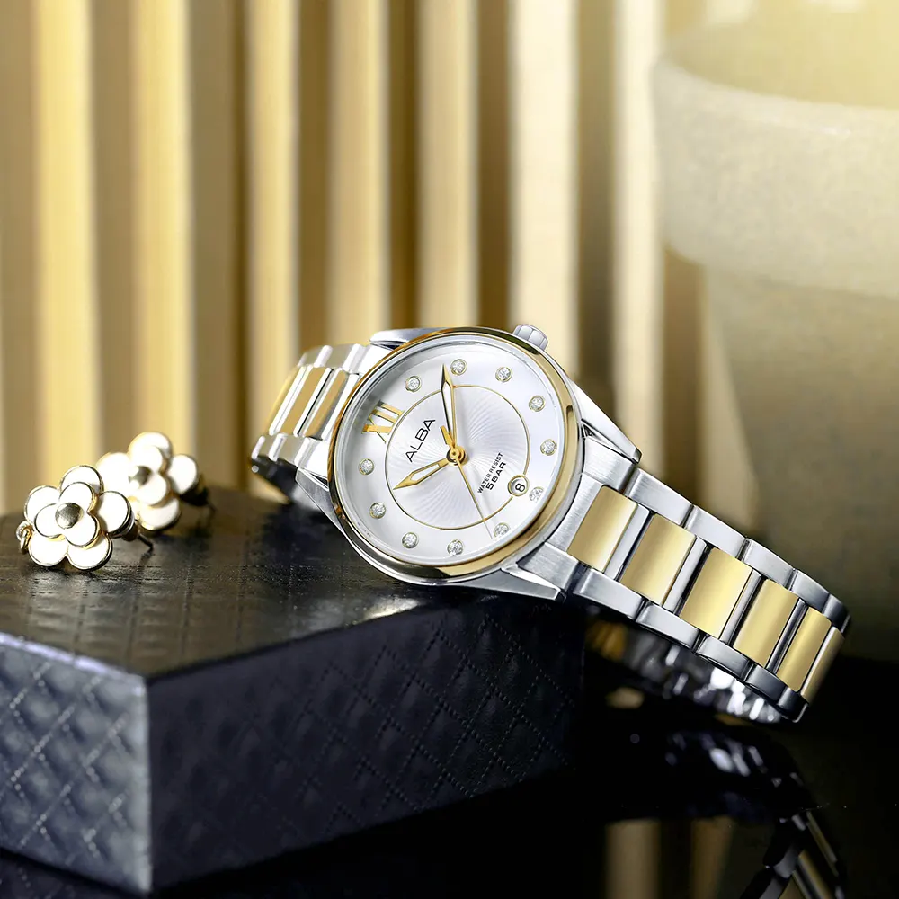 ساعة البا للنساء، مينا فضي في ابيض منقوش ، عقارب دائرية، سوار ستانلس ستيل فضي في  جولد، ساعة يد تناظرية، فضي، AG8M64X1