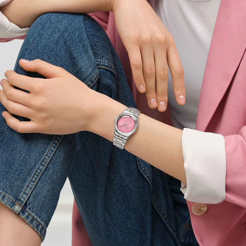 ساعة سواتش للنساء ، مينا بينك، عقارب دائرية، سوار ستانلس ستيل فضي، ساعة يد تناظرية، فضية ، YLS234G