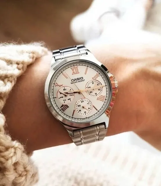 Casio Women's Watch, White Dial, Round Hands, Silver Stainless Steel Band, Analog Wrist Watch, Silver, Ltp-V300D-7A2Udf