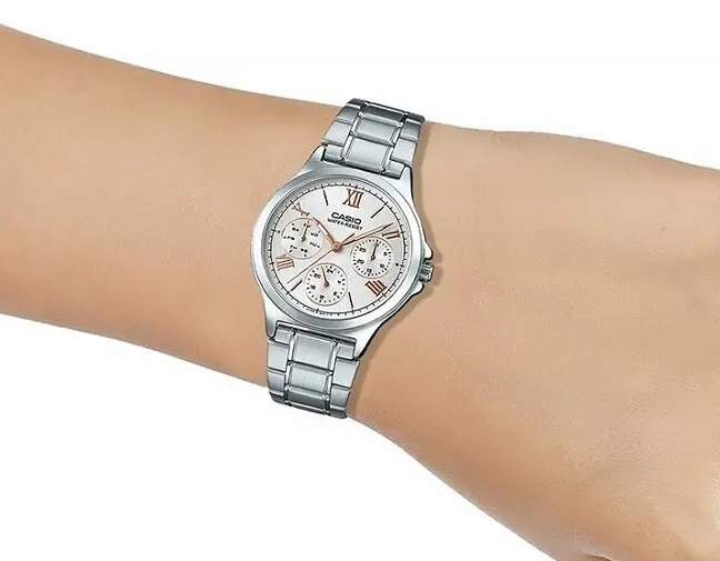 Casio Women's Watch, White Dial, Round Hands, Silver Stainless Steel Band, Analog Wrist Watch, Silver, Ltp-V300D-7A2Udf