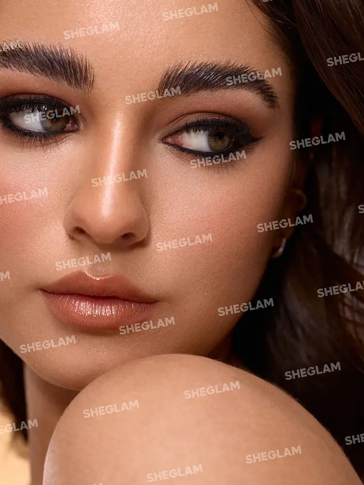 ايلاينر شيجلام بولد موفيز كريمي اي بنسل، اسود