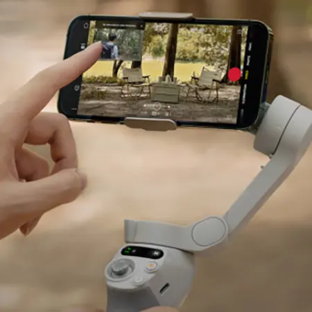 جيمبال مثبت هاتف من دي جيه اي OSMO SE، بلوتوث 5.1، 3 محاور تثبيت، شاشة ديجيتال، منفذ شحن type-c، قابل للطي