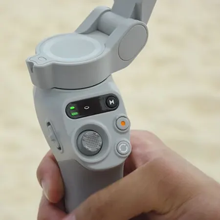 جيمبال مثبت هاتف من دي جيه اي OSMO SE، بلوتوث 5.1، 3 محاور تثبيت، شاشة ديجيتال، منفذ شحن type-c، قابل للطي