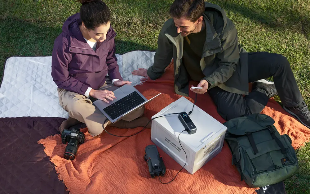 باور بانك أنكر زولو ، سعة 25000 ملي امبير ، 165 وات ، مزود بكابل USB-A و USB-C , شاشة ديجيتال ، سيلفر ، A1695