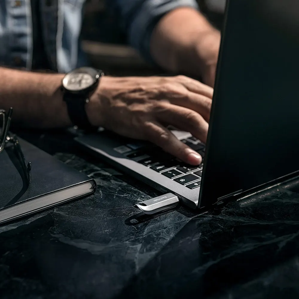 SanDisk Ultra Luxe Flash Drive, 64GB, USB 3.2 Type-C, Silver, SDCZ75-064G-G46