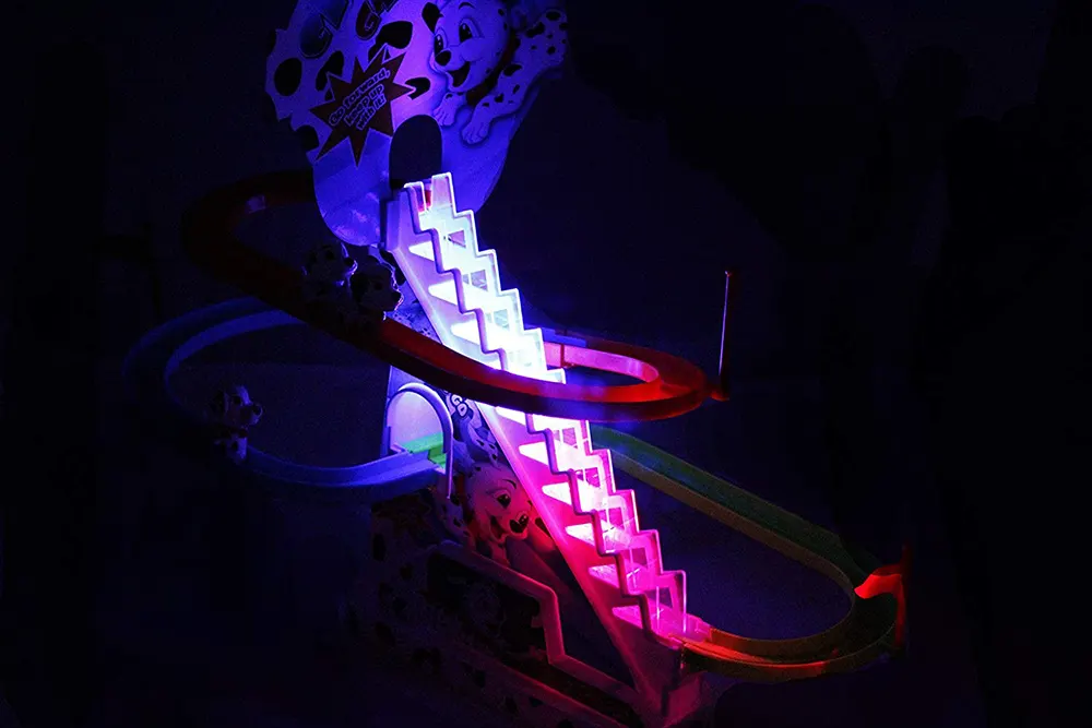 لعبة تسلق السلالم الكهربائية للكلاب، إضاءة led وامضة، آمنة ومتينة، مناسبة للاطفال من عمر 3 سنوات،  23-616