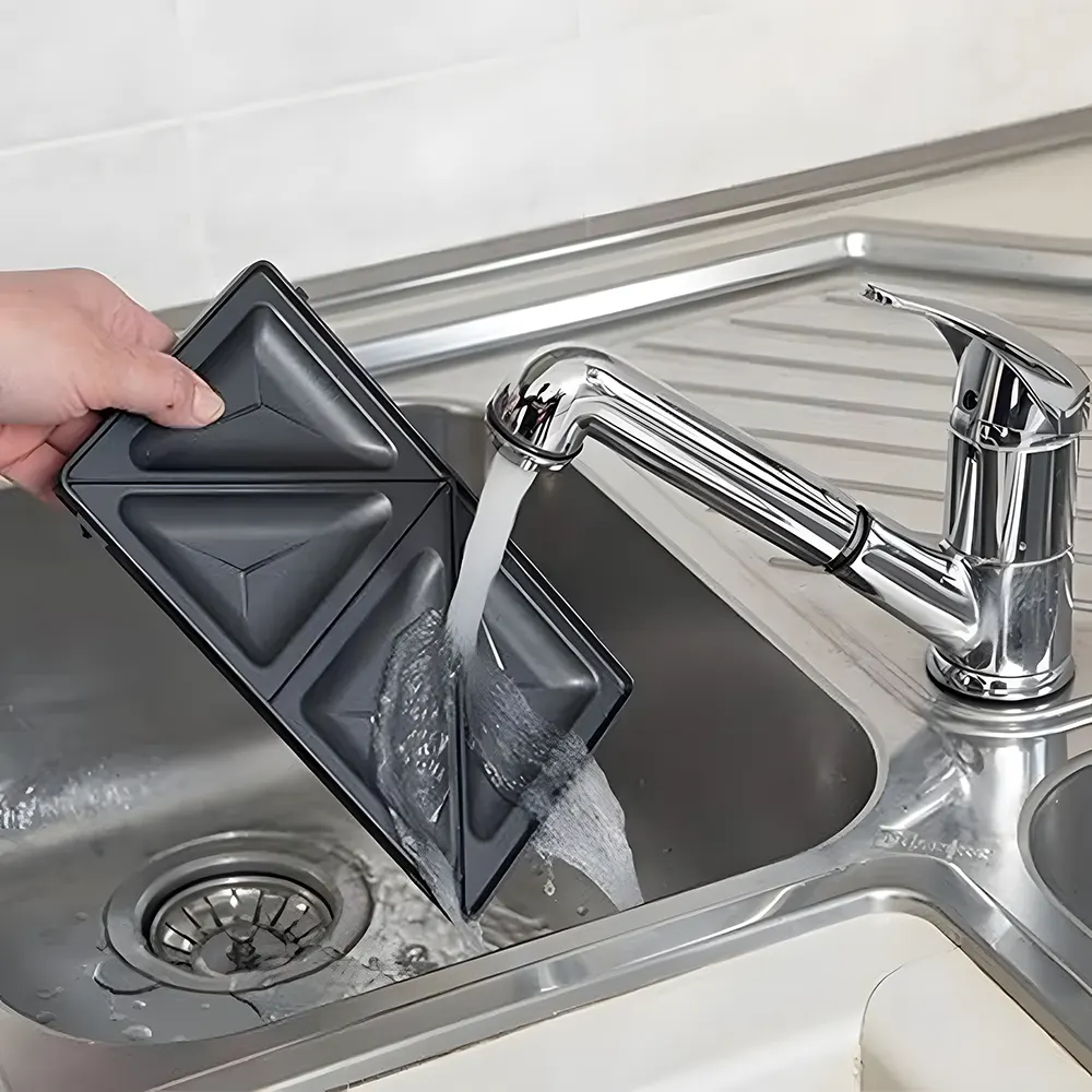 ماكينة صنع الساندويتشات وشواية من كينوود، شريحتين، 750 واط، أبيض، SMP01