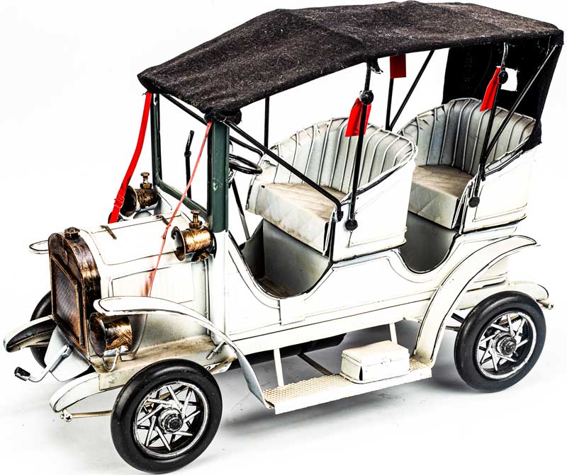 أنتيكة معدن علي شكل سيارة كلاسيك - أبيض