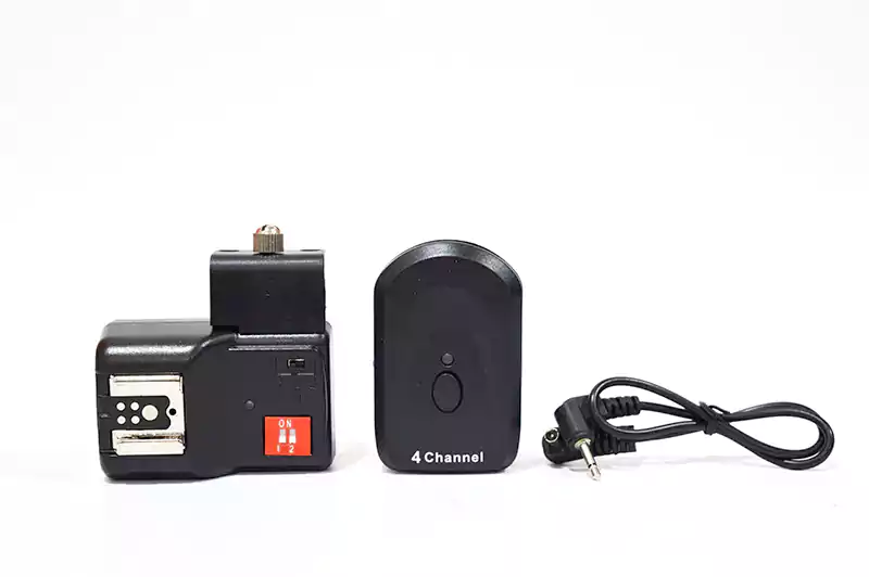 Wireless Camera Flash Trigger, Portable Lighting Flash Trigger, Black FM PT.04NE