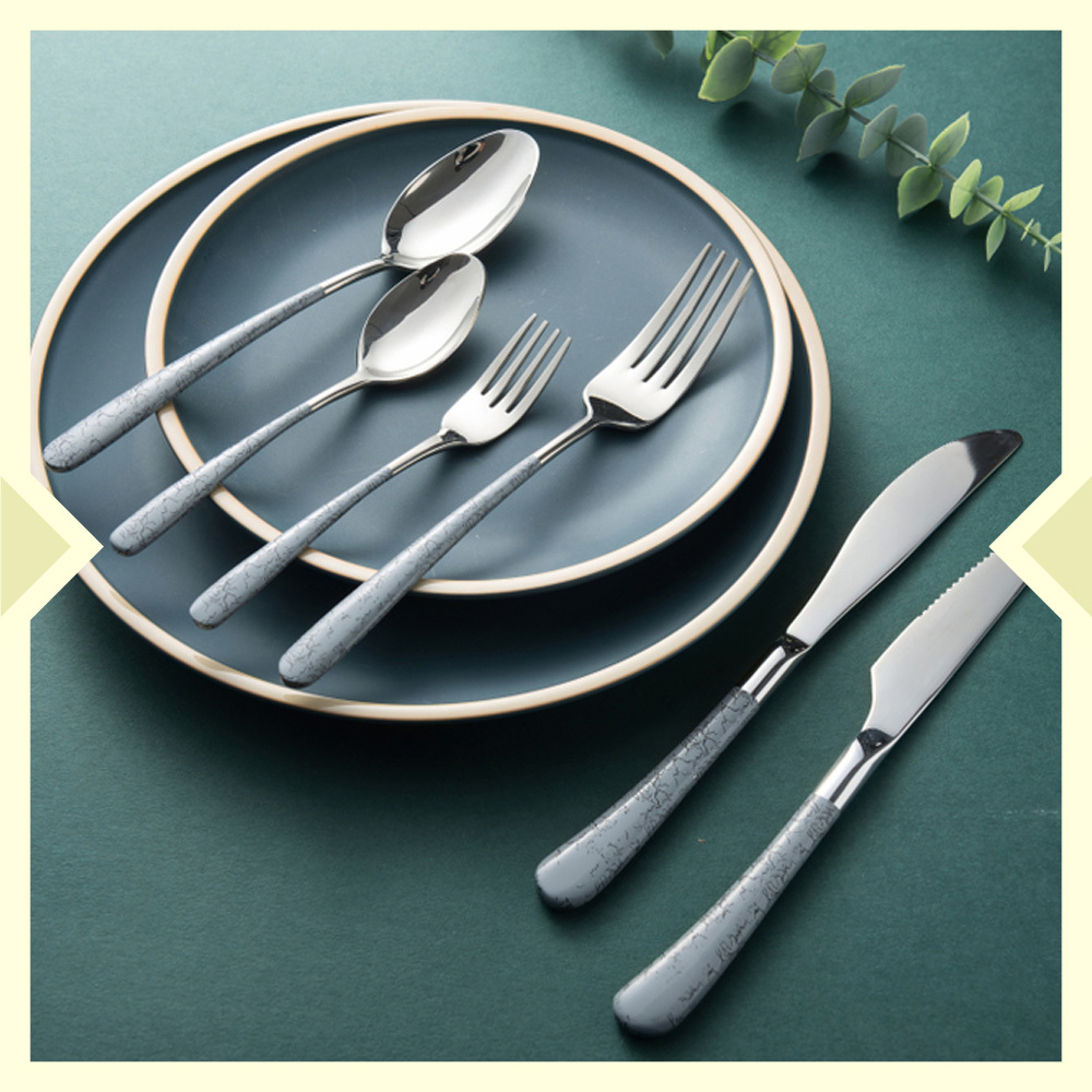 المعالق و السكاكين 